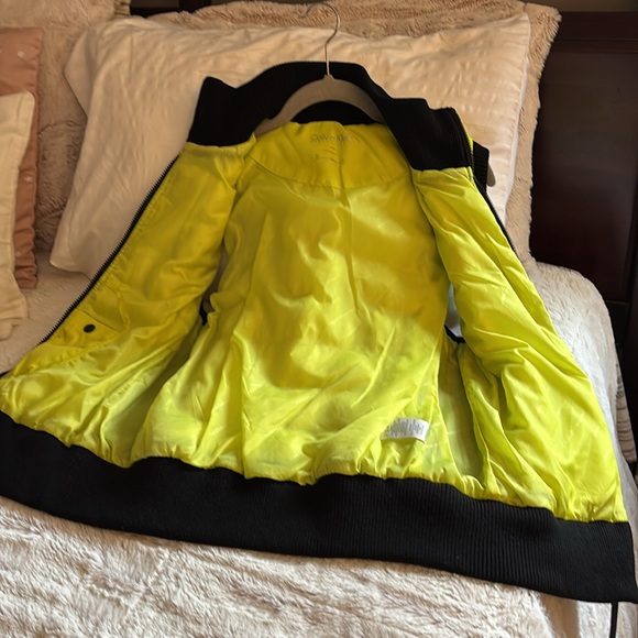 Calvin Klein Yellow and Black Women's Puffer Vest! - Picture 4 of 10